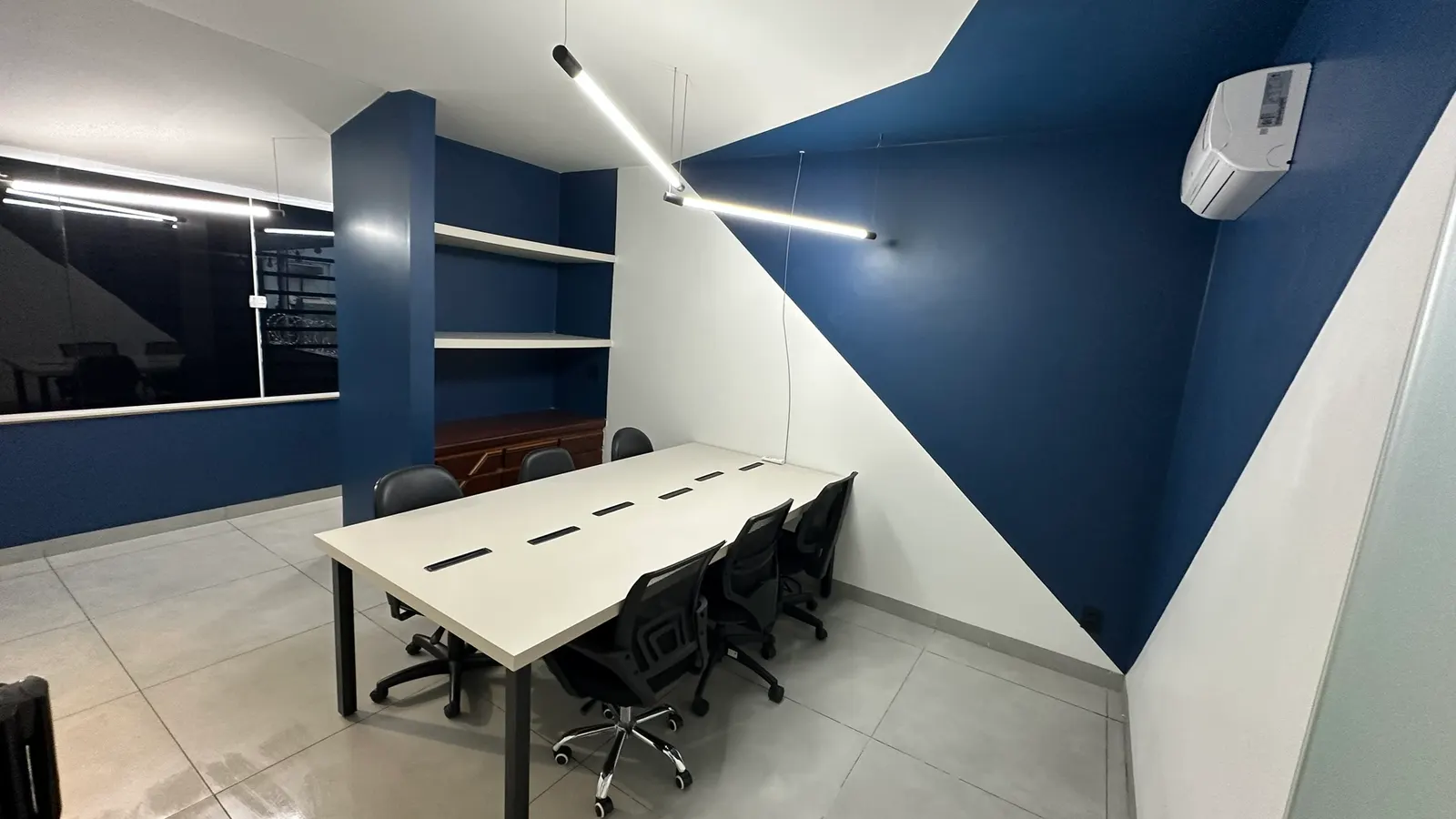 Sala Dinâmica Azul - Sala 01 — coworking em Uberlândia | Espaço AMG