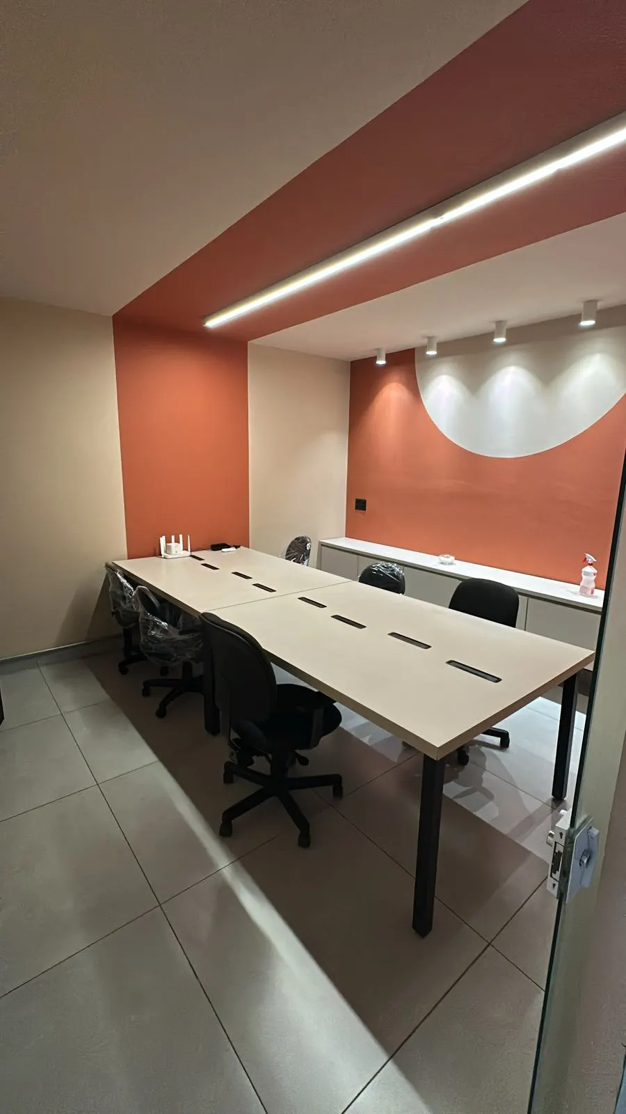 Sala Laranja Dinâmica - Sala 05 — coworking em Uberlândia | Espaço AMG